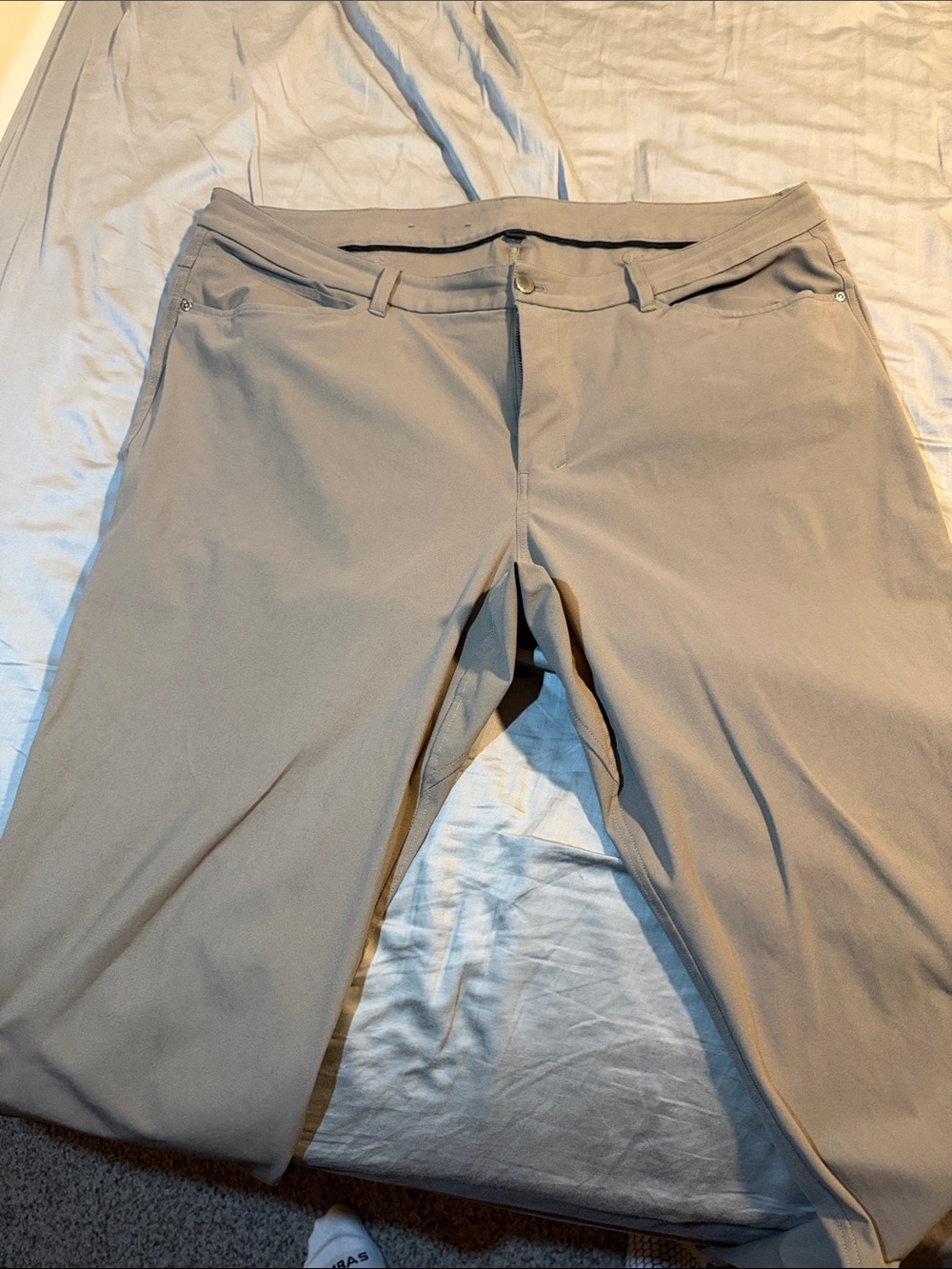 lululemon athletica Men's Chinos in Light Beige